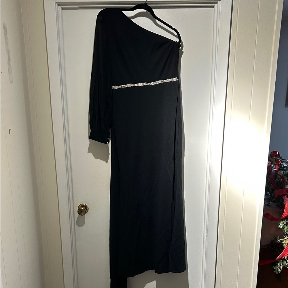 Elegant Black One-Shoulder Dress